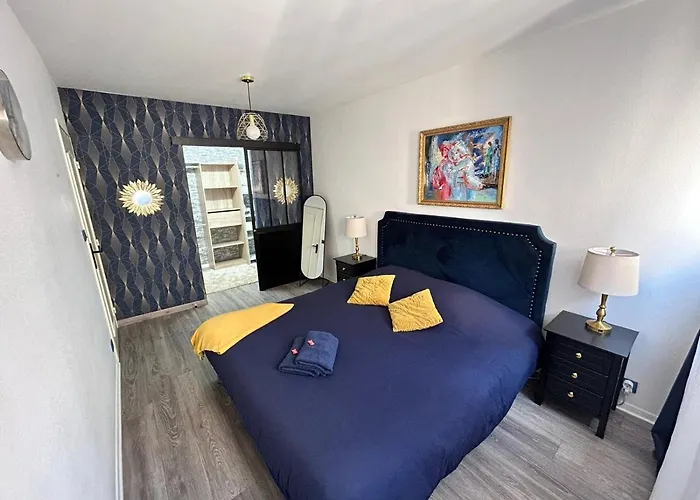 Spacieux Duplex Seine: Quayside Comfort with Parking