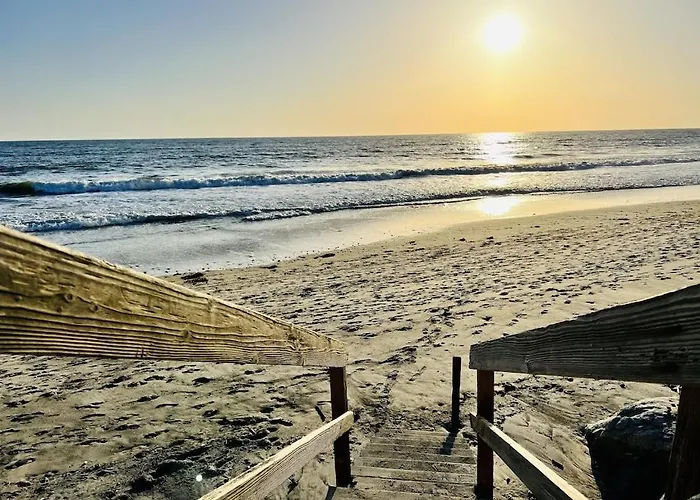 Oceanfront 2Br Condo, Private Beach & Patio, Rare Find