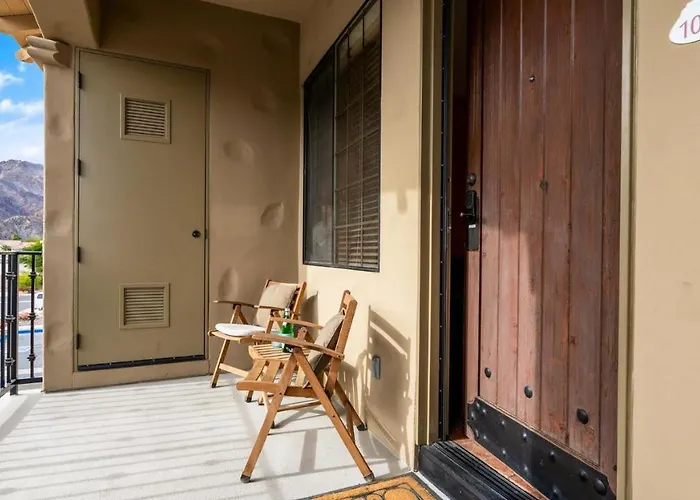 Clr100 Private 1 Bedroom W Spacious Living Area