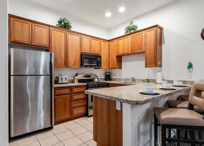 Clr100 Private 1 Bedroom W Spacious Living Area