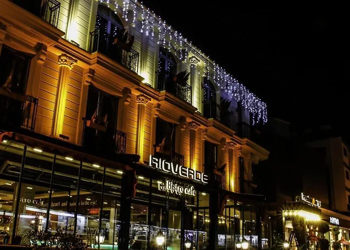 Premium Inn City Hotel & Restaurant Central Shopping Street Location !
