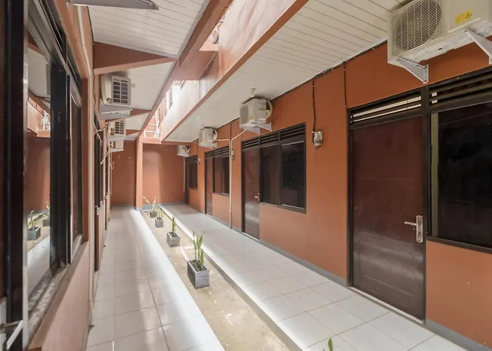 Reddoorz Syariah Near Siloam Hospitals Bulak Kapal