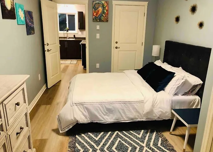 Olympic Views - Cozy Modern 2Br Suite