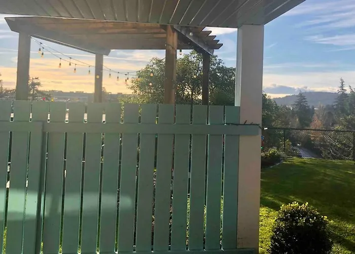 Olympic Views - Cozy Modern 2Br Suite