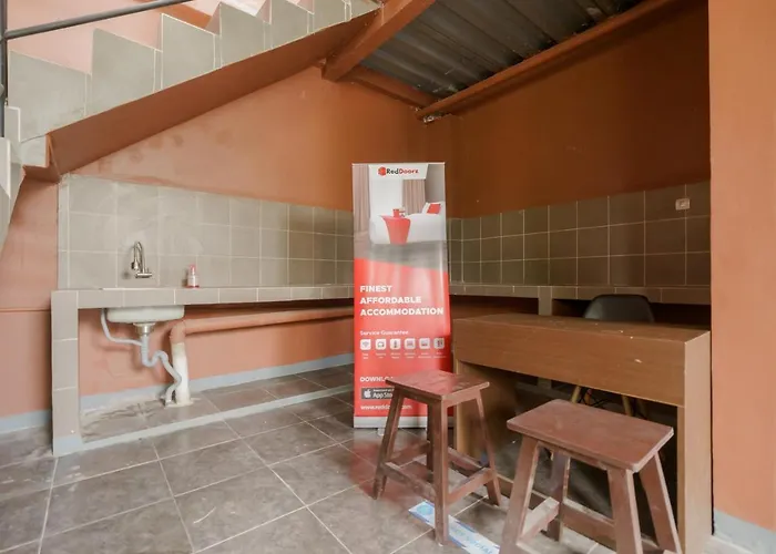 Reddoorz Syariah Near Siloam Hospitals Bulak Kapal