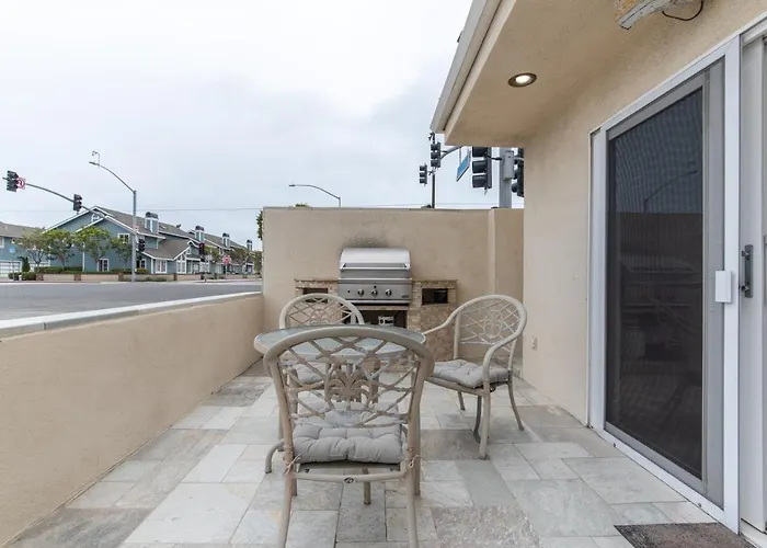 Newport Beach House 1 Block From The Beach Free Pickleball Courts And 6 Beach Cruisers