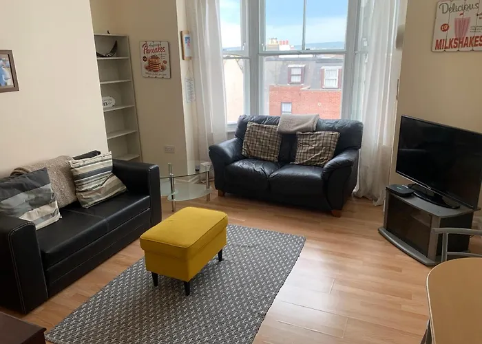 Amazing Sea Views ,Brilliant Location Apartment