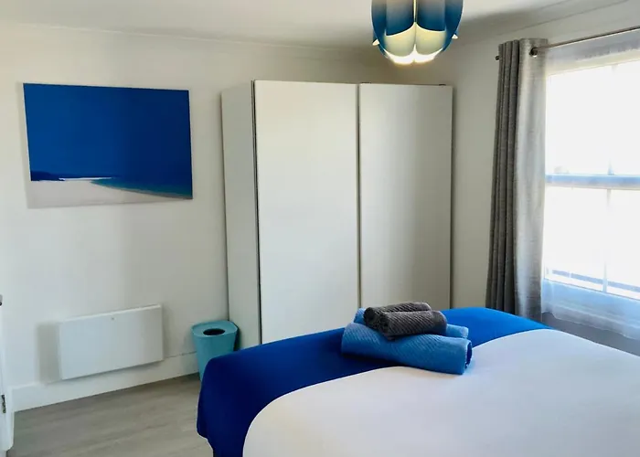 Oceano - Carbis Bay, St Ives, 1 Bed Apartment With Free Parking Near To The Beach