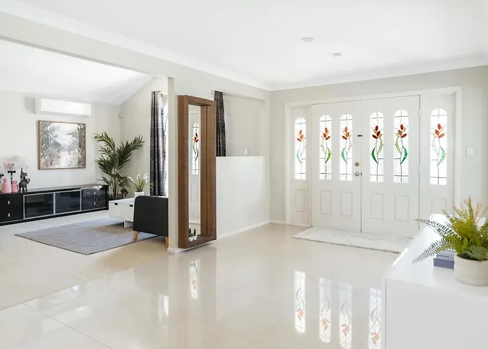 Spacious Newly Redecorated 5Bd Family Home