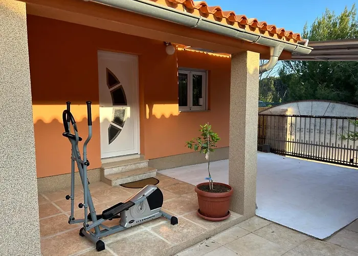Dora House With Wifi And Outdoor Swimming Pool