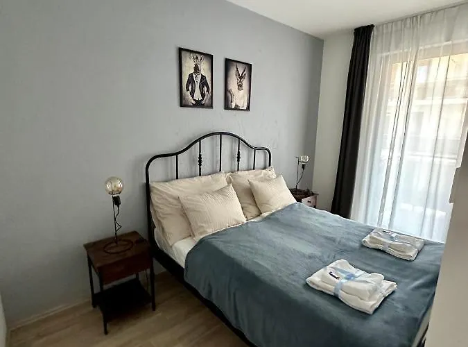 Cityscape Apartment ~ Ac/Indoor Parking/Balcony