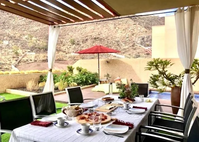 Precioso Chalet En Santa Cruz Con Piscina