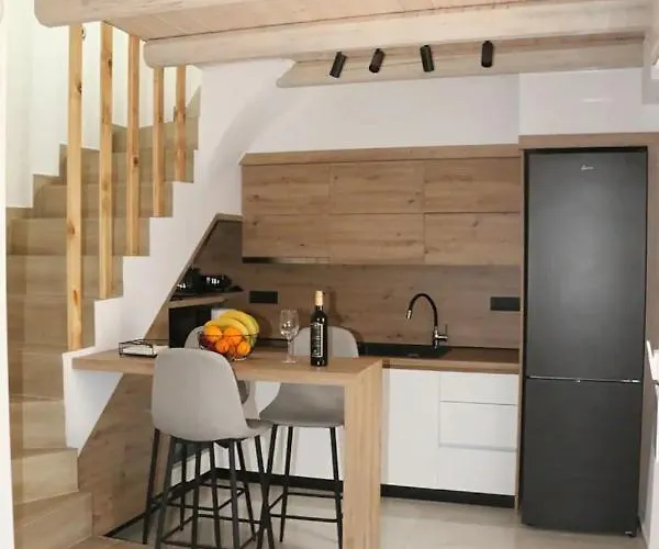 Elvira Luxury Apt