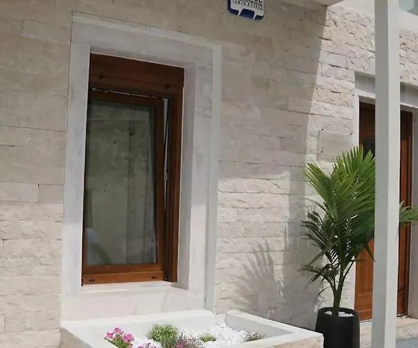 Elvira Luxury Apt
