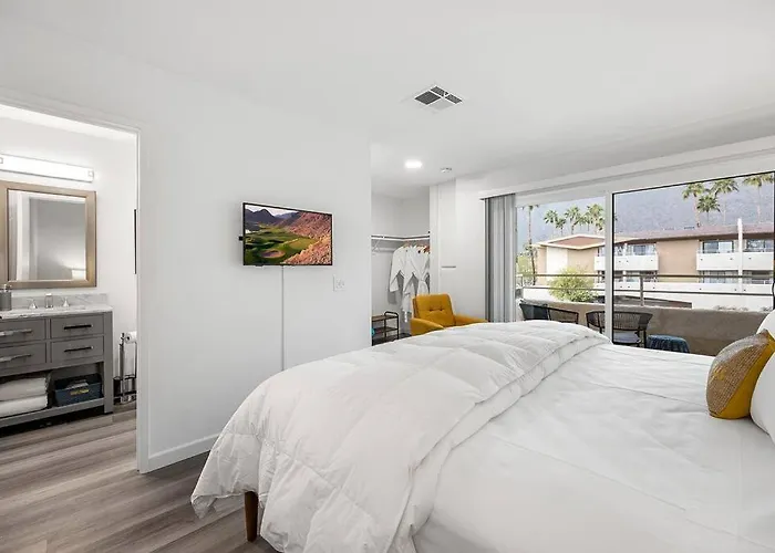 Biarritz-Top Floor 1Br With Views, Pool & Spa, Walk To Downtown