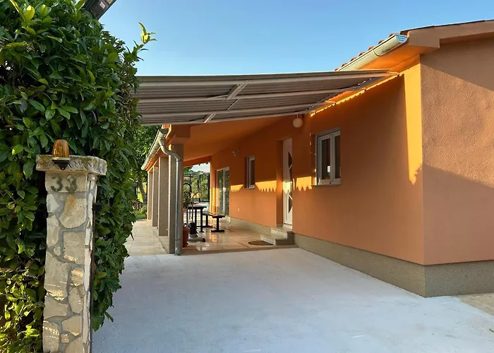 Dora House With Wifi And Outdoor Swimming Pool