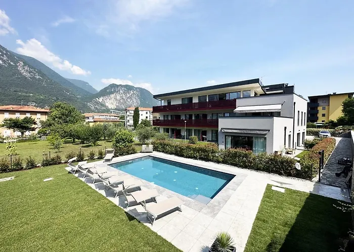 Residence Zangirolami - Luxury Garden And Balcony Apartments