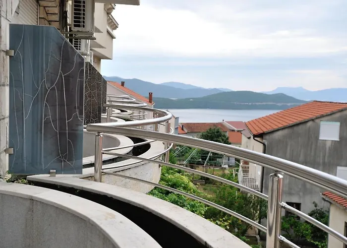 Hotel Lav