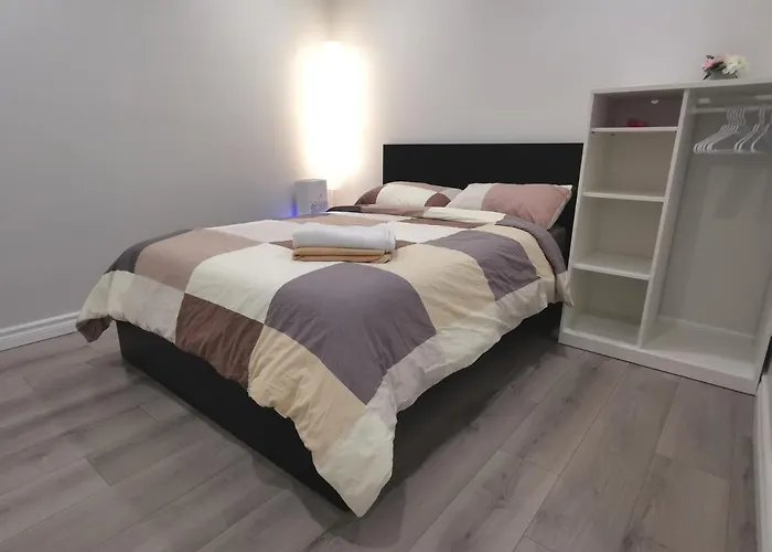 Perfect Location Comfort Private House Lower Level 2 Bedroom Unit