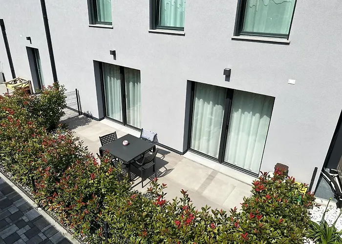 Residence Zangirolami - Luxury Garden And Balcony Apartments