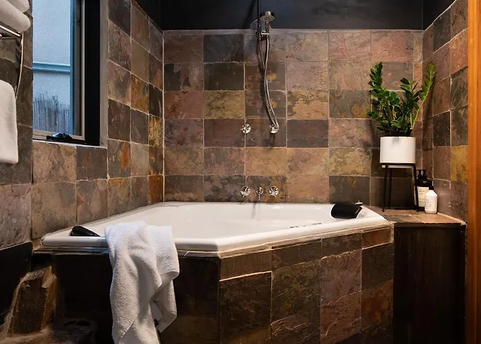 Minni Gums- A Perfect Romantic Getaway