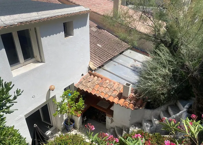 La Flibuste des Goudes: Calanques Seaside Retreat with Gardens