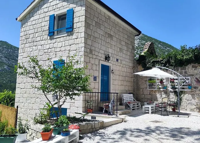 Vintage Stone House Eldo With Jacuzzi, In Podaspilje, Omis