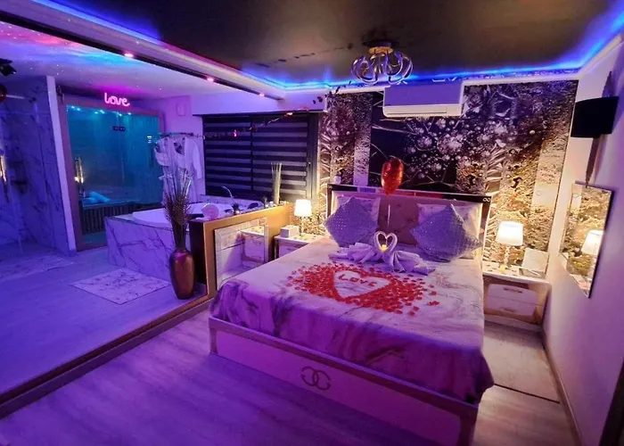 L'Aurore Love Room De Prestige Jacuzzi Sauna Piscine Chauffee Cuisine