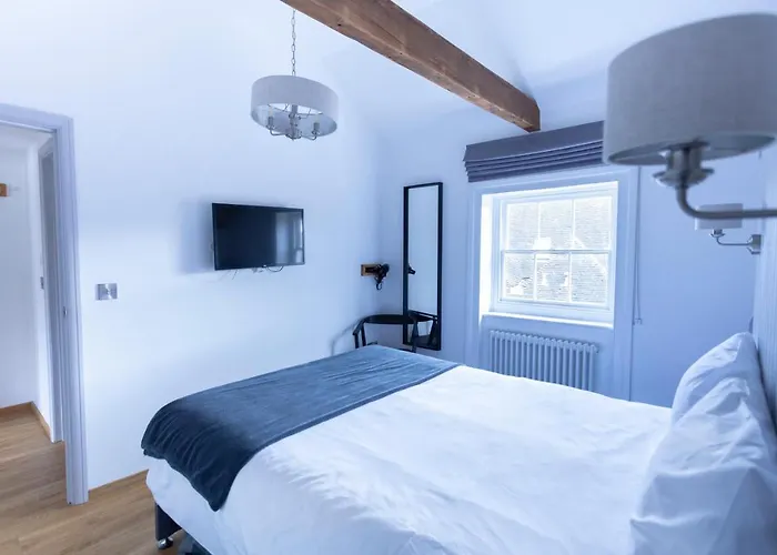 Apartment 6 At Number 8: City Centre, 1 Bedroom, Sofa Bed In Lounge
