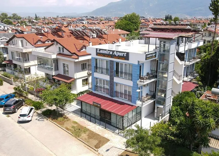Lamira Apart Holiday&Guest House