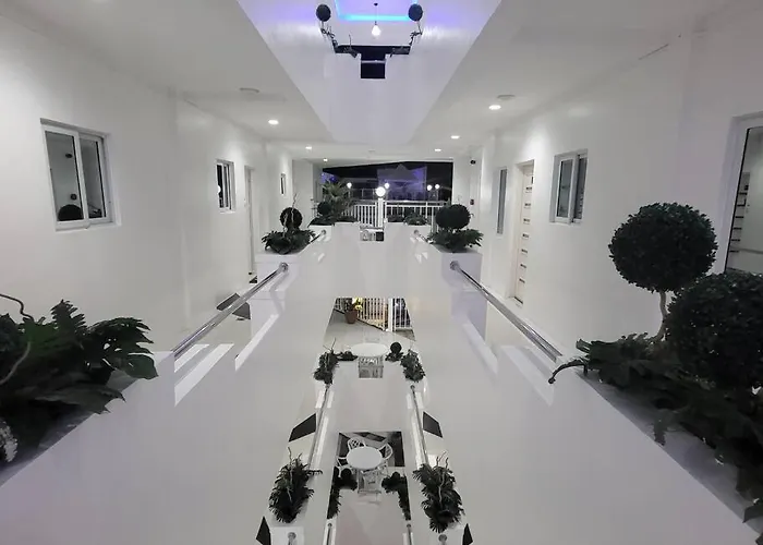 Sheryll Escapes - Kandi Posh 1Br With King Bed, Fibre Wi-Fi & Free Housekeeping