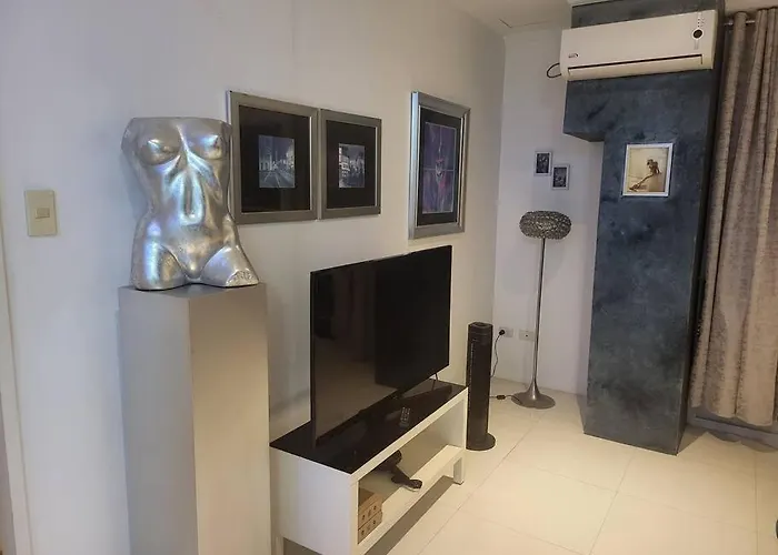 Sheryll Escapes - Kandi Posh 1Br With King Bed, Fibre Wi-Fi & Free Housekeeping