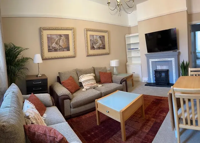 Self Contained Garden Flat Newly Refurbished