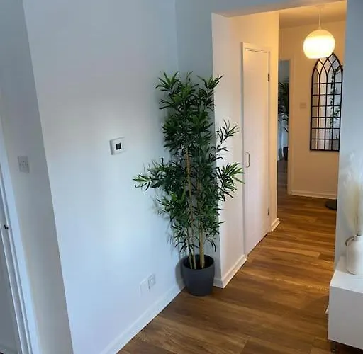 Perfectly Situated Luxury 2 Bedroom Apartment