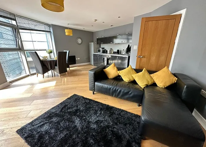 Fantastic And Modern City Centre Flat With Free Parking!