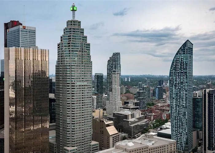 Luxury Downtown Toronto 2 Bedroom Suite With City And Lake Views And Free Parking