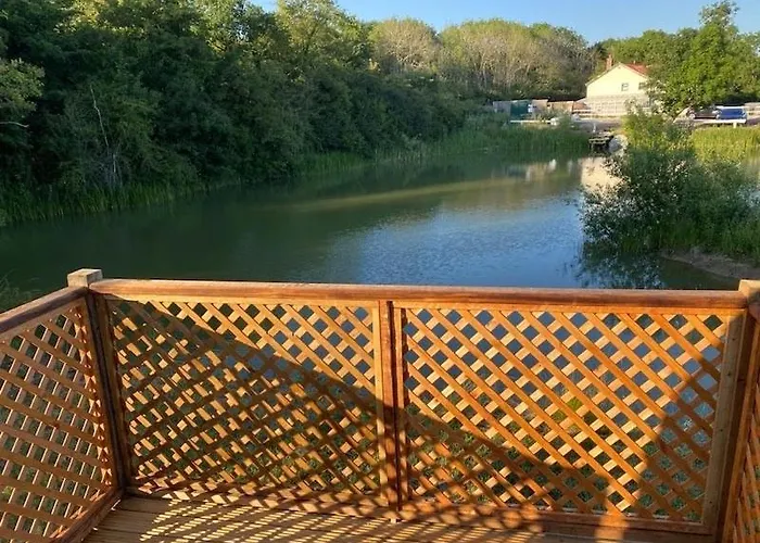 Glamping Pod, Seven Acre Farm Campsite