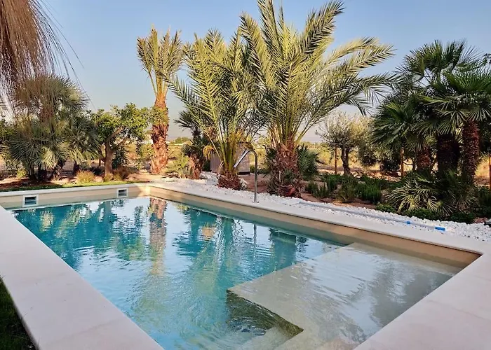 Una Casa Con Encanto Y Un Jardin Espectacular Para Seguir Disfrutando Del Buen Tiempo En Alicante