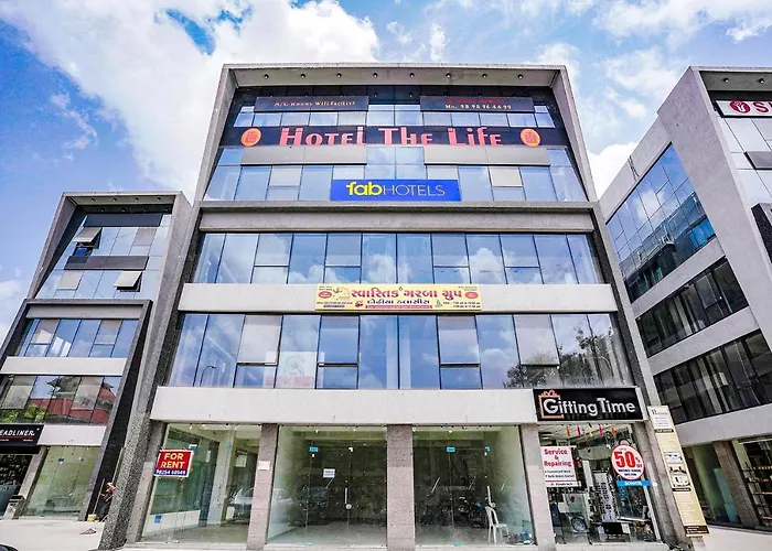 Fabhotel The Life, Surat Airport