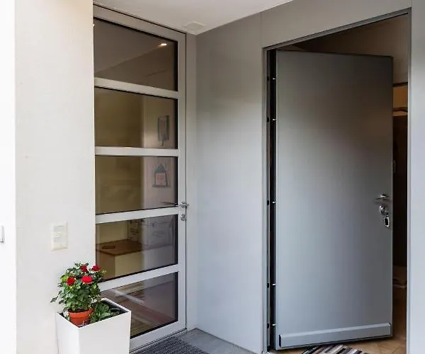 Easyflatvezia, Near Lugano, Free Secure Parking