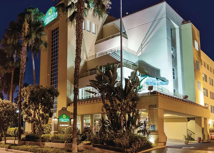 Holiday Inn Express & Suites Anaheim Convention Center Area By Ihg