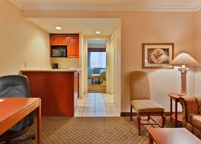 Holiday Inn & Suites Oakville At Bronte By Ihg