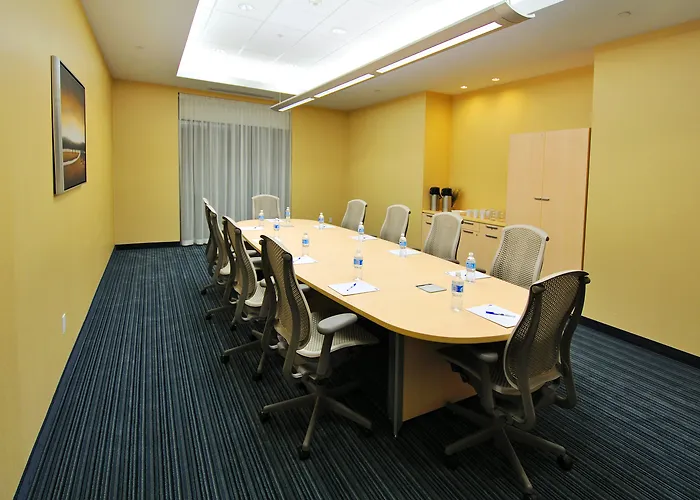 Holiday Inn & Suites Montreal Airport By Ihg