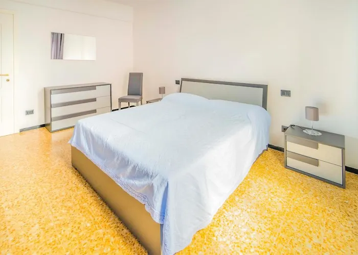 Casa Via Della Chiusa: Centrally Located with Beach Access and Free Parking