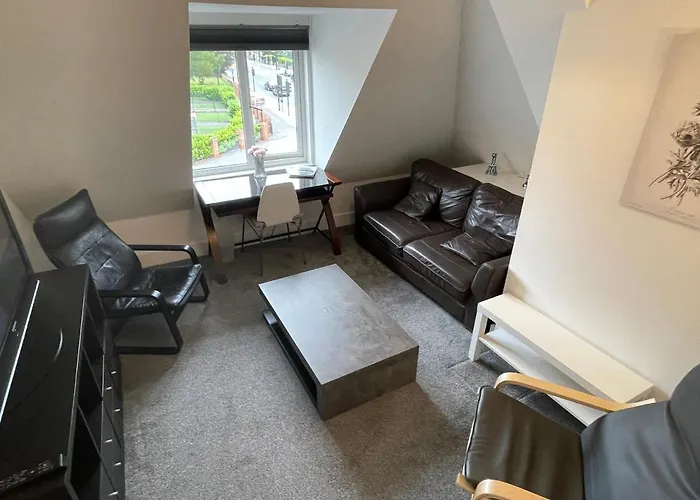 2 Bedroom 2 Bathroom Apartment 8 Including Free Parking