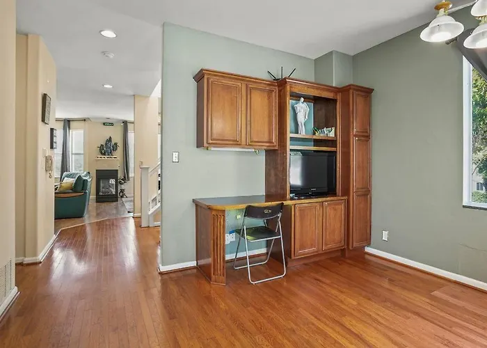 Beautiful Spacious House 2Br / 4Br In Silver Terrace