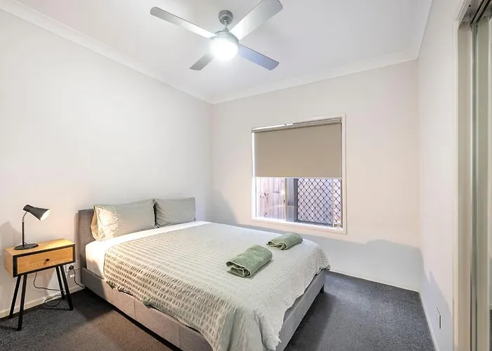 Large House 7 Mins From Airport