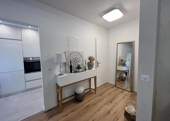 Stylish 1-Bedroom Condo Close To Exhibition Square