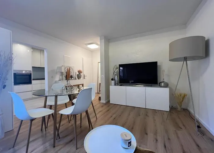 Stylish 1-Bedroom Condo Close To Exhibition Square