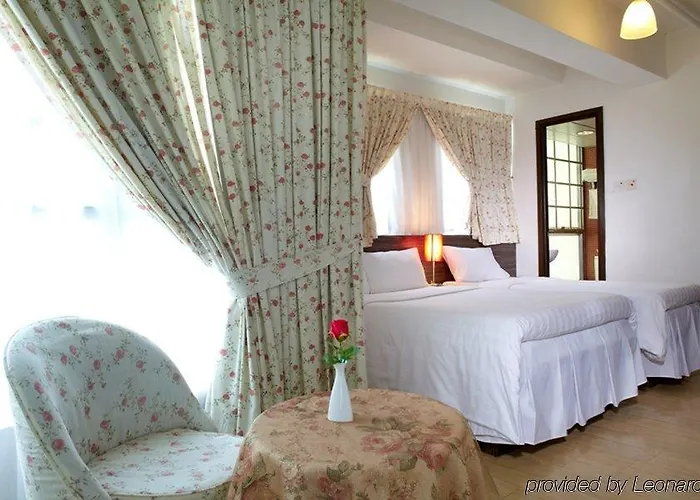 Bridal Tea House Hotel- Hung H